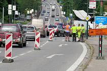 Na další dopravní svízele si musejí zvykat řidiči v Třebíči. Pod ZŠ TGM se provoz zužuje do jednoho pruhu.