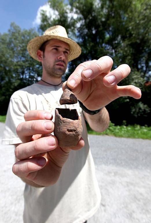 Zajímavé předměty z období nejstarších zemědělců našli archeologové u vesnice Štěpánovice. Výzkum probíhá na staveniště nové silnice do Jaroměřic nad Rokytnou. Senzací je spodní část těla Venuše. Na jedné z nohou je naznačen i kotník.