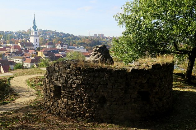 Vyhlídka pod vyhlídkou. Na Hrádku v Třebíči vzniká další odpočinkové místo