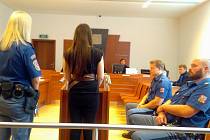 Městský soud v Brně rozhoduje o dalším setrvání sedmadvacetileté Barbory Orlové v zabezpečovací detenci. 