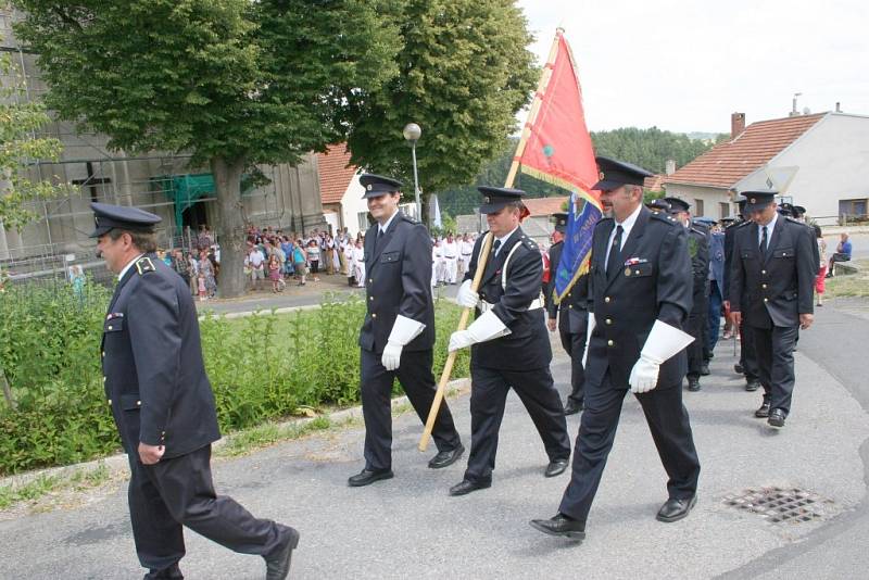 Hasiči z Přibyslavic oslavili v sobotu 120. výročí založení sboru. Prapor požehnal místní farář Jacek Kruczek. Hasiči pak prošli v průvodu obcí, děti se mohly svézt v historické stříkačce. Oslavy s tancem a hudbou pak pokračovaly až do noci.