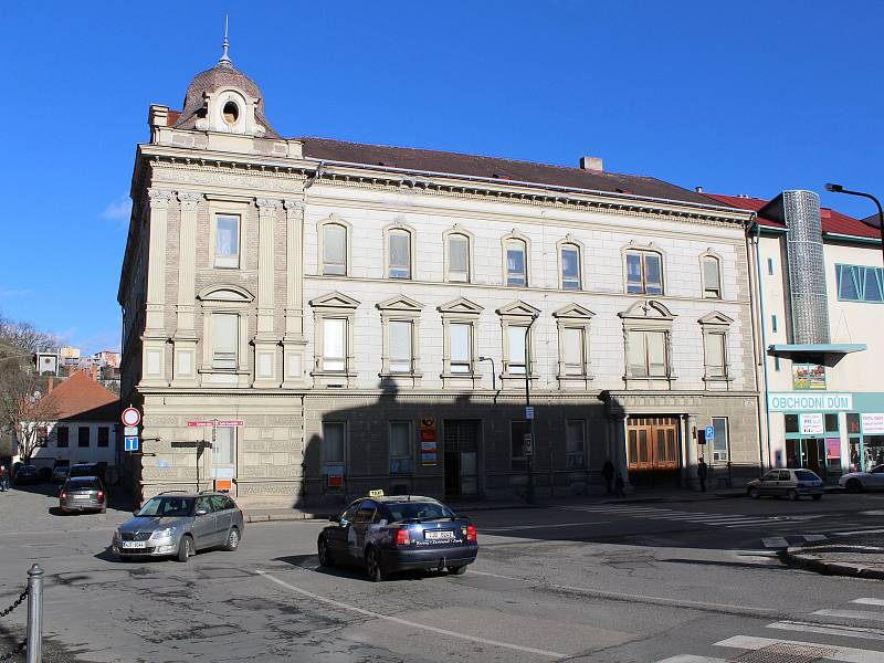 Budova hlavní pošty v ulici Smila Osovského v Třebíči.
