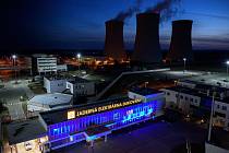 Nasvícený vstup do Jaderné elektrárny Dukovany v roce 2021.