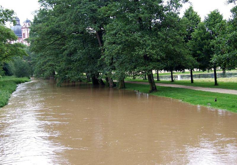 Jaroměřice nad Rokytnou. Velká voda opět potrápila Třebíčsko. Všechny řeky a potoky v pondělí po vydatných deštích zaznamenaly zvýšené průtoky.