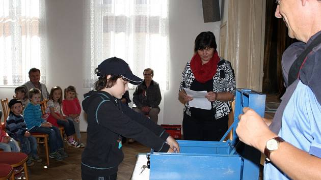 Na dlouhých padesát let uložili dětské kresby a dokumenty do schránky v chrámu sv. Markéty  v Jaroměřicích nad Rokytnou. Kresby pocházejí z výstavy „Budoucnost Jaroměřic nad Rokytnou aneb jak si děti představují město za padesát let."