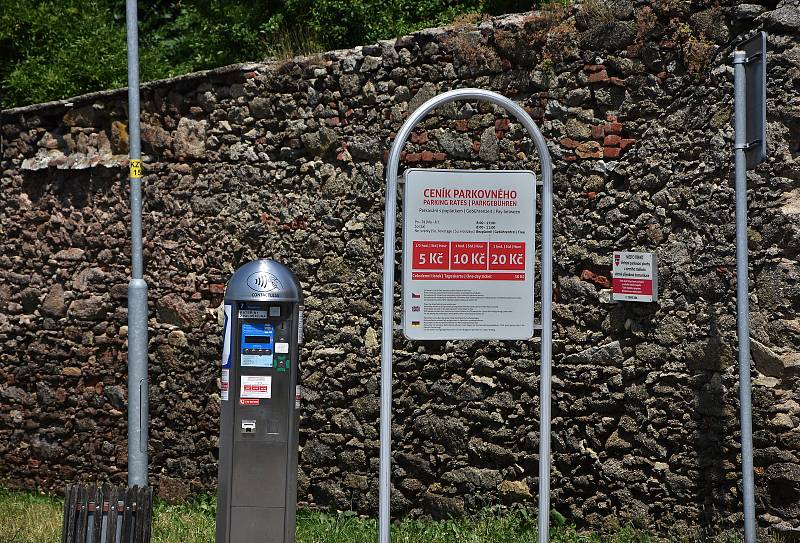 Kamerový systém začne hlídat řidiče na parkovišti na ulici Kateřiny z Valdštejna (za zimním stadionem). Postupně se rozšíří na všechny parkoviště v centru města.