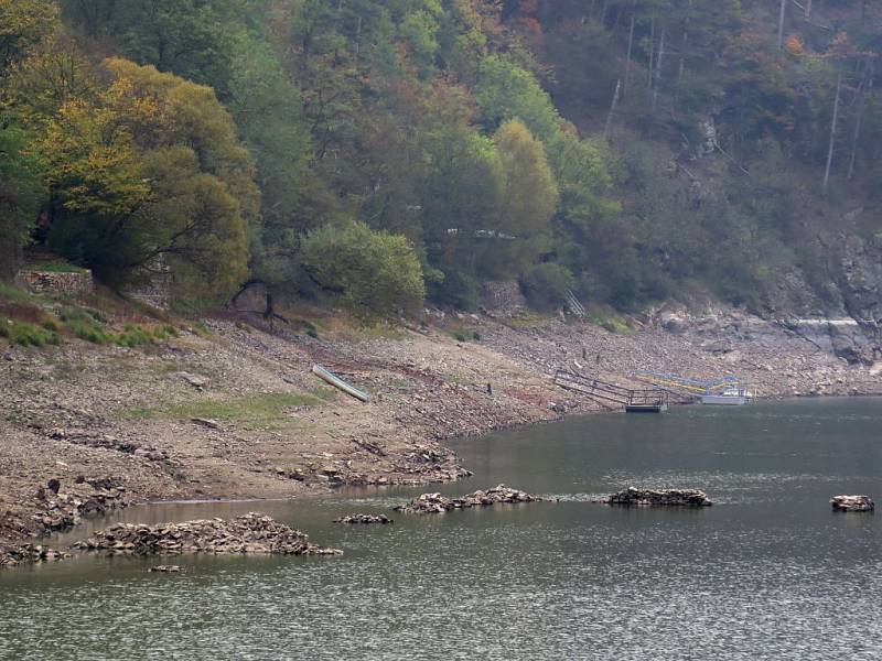 Kvůli dlouhodobě trvajícímu suchu hladina Vranovské přehrady klesla natolik, že se odkryly základy starého Bítova, který byl zatopen při budování tohoto vodního díla ve 30. létech minulého století.