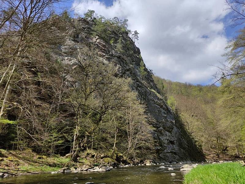 Kříž nad kaňonem Oslavy u Glorietu