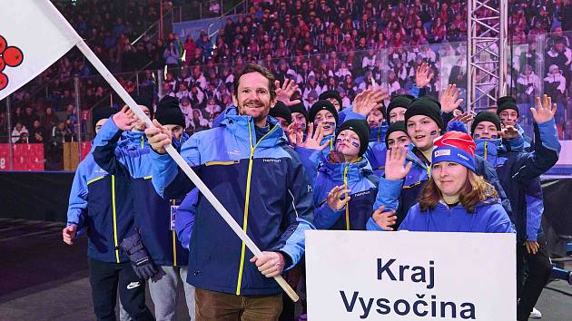 Bývalý hokejista Patrik Eliáš přivedl jako vlajkonoš na slavnostní zahájení výběr Kraje Vysočina.