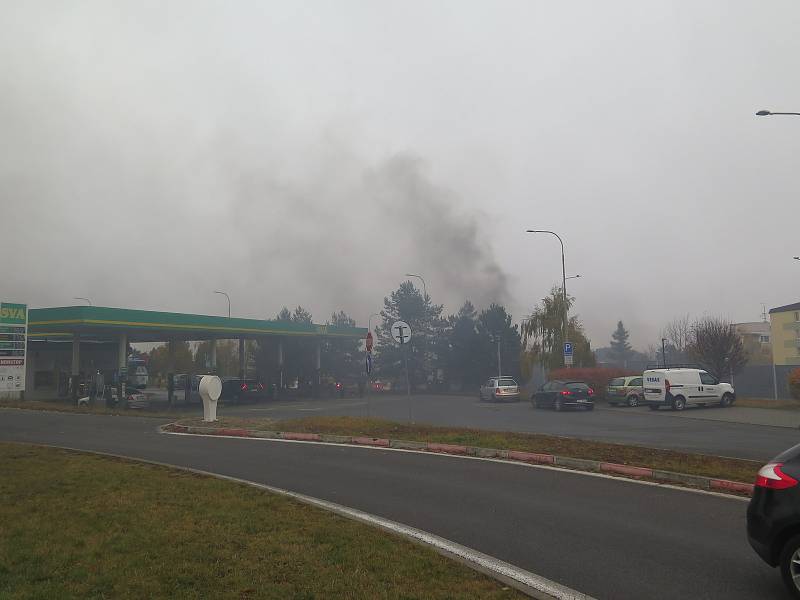 V Třebíči ve středu odpoledne hořelo auto.