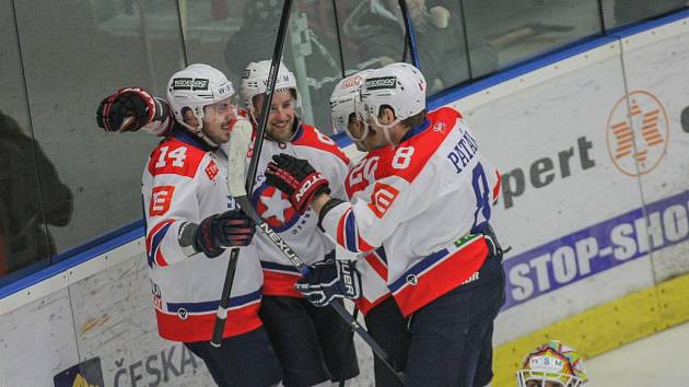 Postupová pečeť do čtvrtfinále play-off první ligy přišla až v posledním zápase základní části. Hokejisté Třebíče ale v přímém souboji o první šestku porazili Ústí nad Labem a úspěch si naprosto zasloužili.