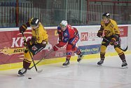Třetí zápasy čtvrtfinálové série play-off první ligy byly pro hokejisty Dukly Jihlava (ve žlutých dresech) i Horácké Slavie Třebíč (v červeném) velmi dramatické.
