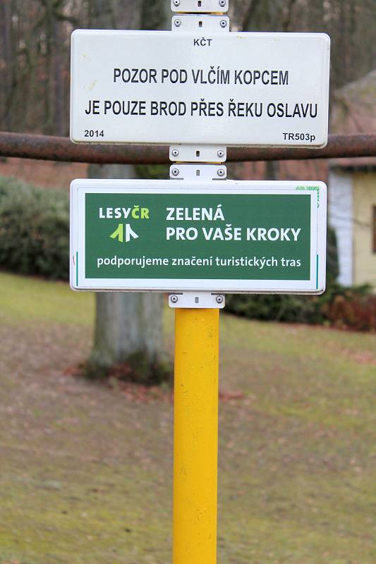 Lávka přes řeku Oslavu, kterou pod Vlčím kopcem budují Lesy České republiky.