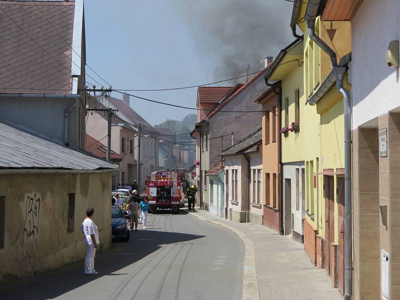 Horní část rodinného domu zahořela v úterý po 13. hodině v Třebíči v ulici Zdislavina.