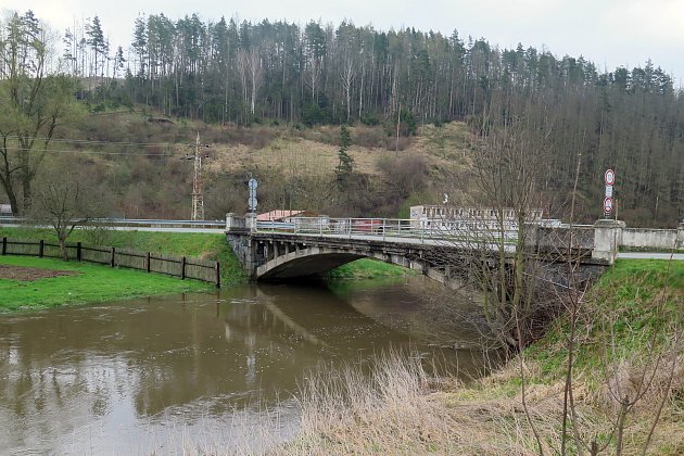 Komplikace při cestách přes Třebíčsko. Silničáři budou opravovat mosty
