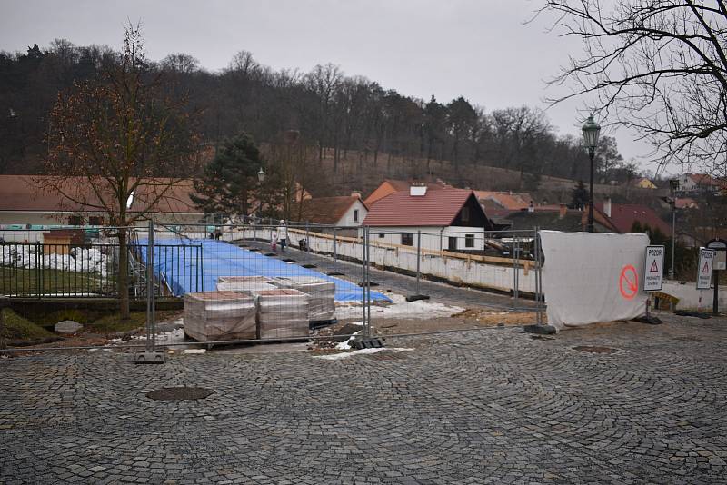 Rekonstrukce barokního mostu se přesunula do druhé poloviny.