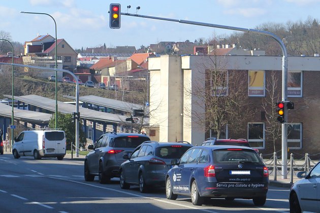 Tvrdé pokuty padají i v Třebíči. Za chybný průjezd semafory řidiči platí tisíce