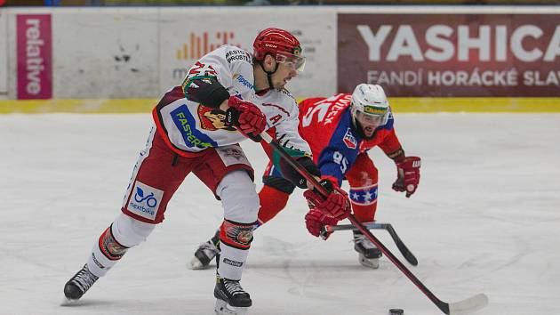 Ve středečním utkání dalšího kola Chance ligy si hokejisté Horácké Slavie Třebíč (v červených dresech) v domácím prostředí poradili s Prostějovem (v bílém) 3:0.