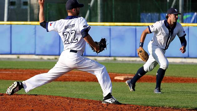 V závěrečné části utkání se baseballisté Třebíče mohli spolehnout na skvělý výkon svého hrajícího trenéra. Američan Jeff Barto zavíral na nadhazovacím kopci oba zápasy s Jabloncem a soupeři nedovolil jediný doběh.