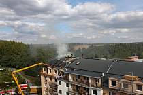 V Třebíči  v ulici Na Kopcích hořela střecha bytového domu.