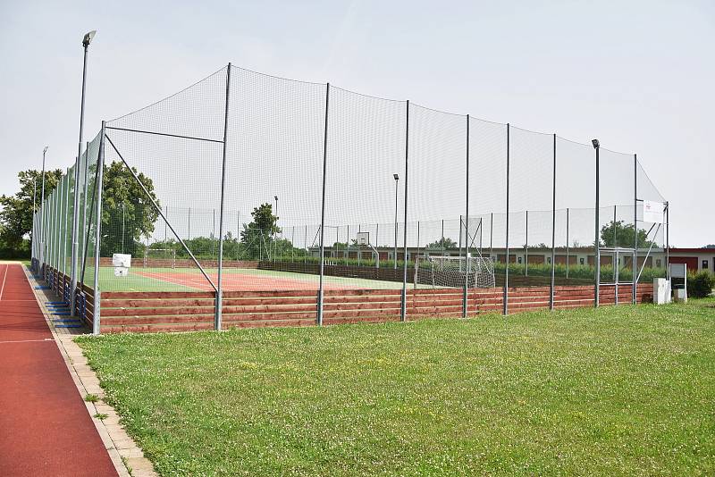 V areálu fotbalového hřiště vznikne nově skate park s betonovými rampami a přejezdy a jednoduchá sestava pro workout.