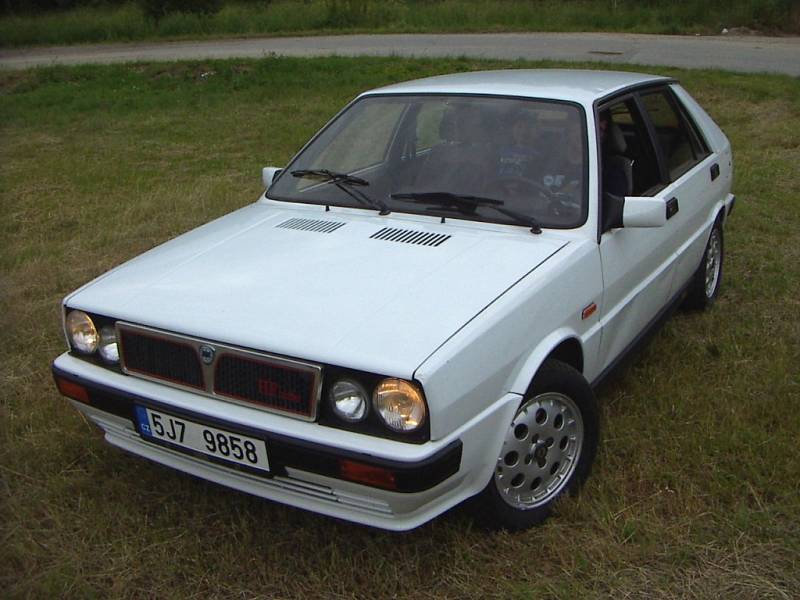 Šťastným majitelem bílé Lancie Delty HF Turbo z roku 1988 je Lukáš Skalka.