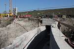 Rekonstrukce vodní nádrže Markovka nedaleko Třebíče skončí příští rok na jaře. Na snímku opravovaný bezpečnostní přeliv, který má převést případnou povodeň. Markovka je stavěná na tisíciletou vodu.