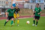 Ve 23. kole letošního ročníku krajského přeboru Vysočiny podlehli fotbalisté Rapotic (v zelených dresech) v derby hostující Náměšti nad Oslavou 1:2.