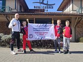 Na turnaji Spartan Muaythai Cup získali třebíčští bojovníci čtyři zlaté medaile. Na snímku trenér Petr Ottich, Isabella Čechová, Libor Dobeš a Karolína Mašterová (zleva).