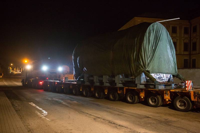 Stator generátoru vážící 174 tun se úterý večer vydal na cestu z dukovanské elektrárny do Plzně. Důvodem převozu je kontrola stroje.