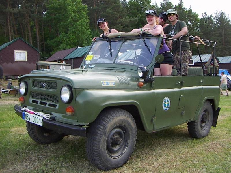 Lucky UAZ byl vyroben v roce 1973, tedy asi rok po zahájení jeho výroby. Na sobě nese znaky ruského vzdušného výsadkového vojska.