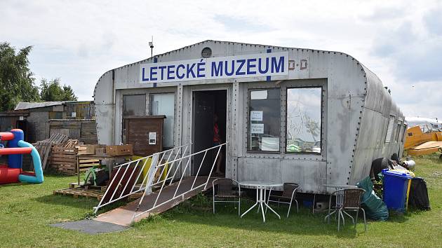 Vyhlídkové lety vrtulníkem, letadla nebo bombardéry. To a mnohem dalších aktivit nabídlo zážitkové odpoledne v leteckém muzeu v Koněšíně