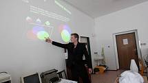 RGB lampa, se kterou soutěžil v kategorii Elektrotechnika, elektronika a telekomunikace, nejenže zvládla všechny barvy duhy, ale rovněž měnila barvu podle hudby, kterou jí  pouštěl.