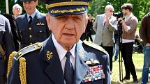 Prezidentem Zemanem nově jmenovaný generál Emil Boček (za II. světové války sloužil u britského letectva).
