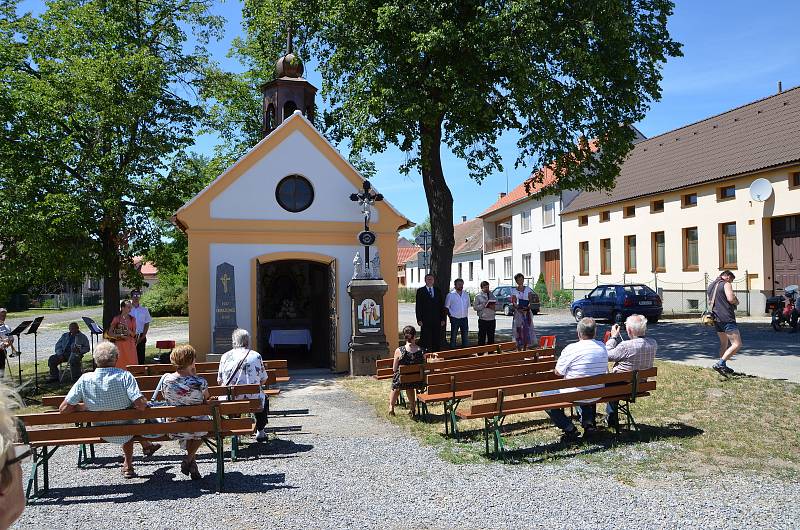 Obyvatelé obce Ohrazenice si připomněli místní rodačky a hrdinky, sestry Kovárníkovy.