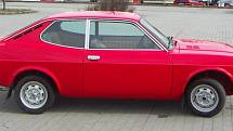 Dnes červený Fiat 128 Sport Coupe.