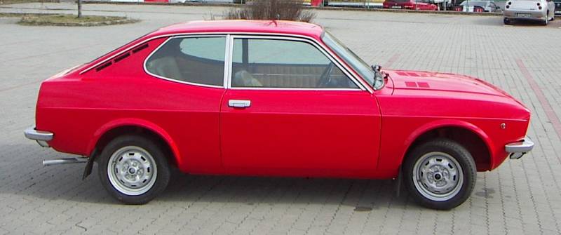 Dnes červený Fiat 128 Sport Coupe.