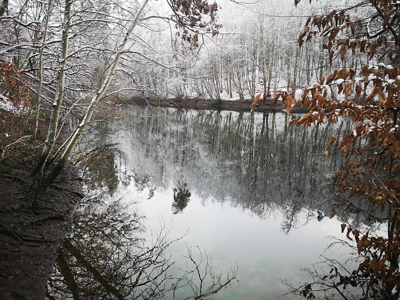 Putování po březích Dalešické přehrady. Podívejte se na fotografie