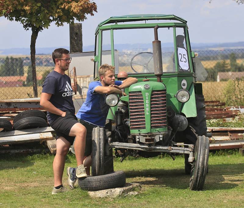 1.ročník Traktormánie na leteckém muzeu Koněšín.