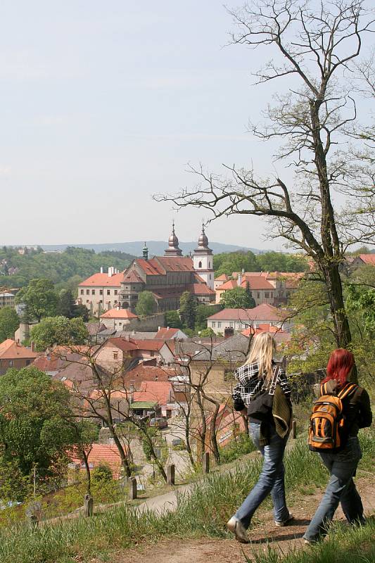 Zámek a bazilika z Hrádku