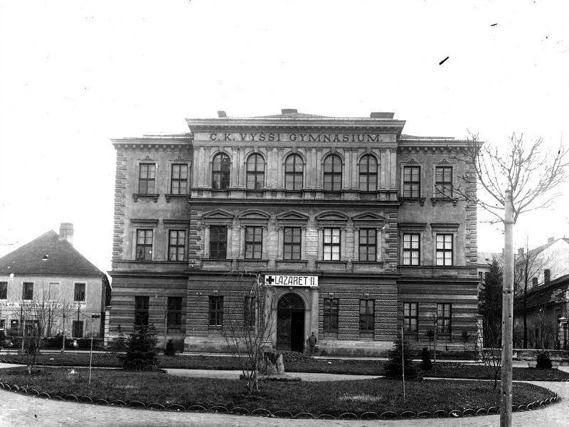 Třebíčský lazaret se rozšířil také do budovy gymnázia.