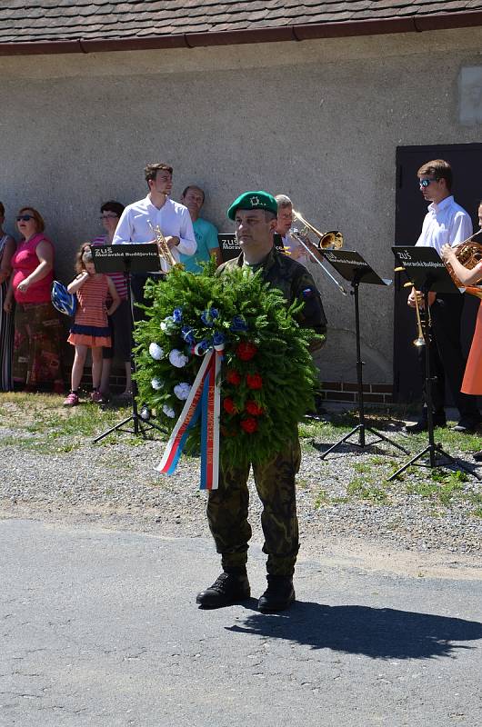 Obyvatelé obce Ohrazenice si připomněli místní rodačky a hrdinky, sestry Kovárníkovy.