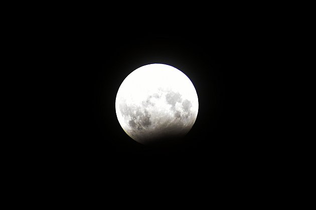 Lidé na Vysočině mohli pozorovat zatmění Měsíce. Kousek od něj zářil i Jupiter