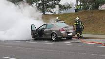 V Třebíči ve středu odpoledne hořelo auto.