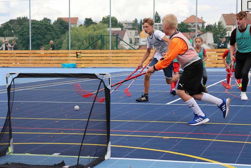 Se závěrem prázdnin se veřejnosti otevřelo na Třebíčsku několik hřišť. Nové multifunkční sportoviště mají v Hrotovicích, v Jemnici zřídili několik dětských hřišť s prolézačkami.