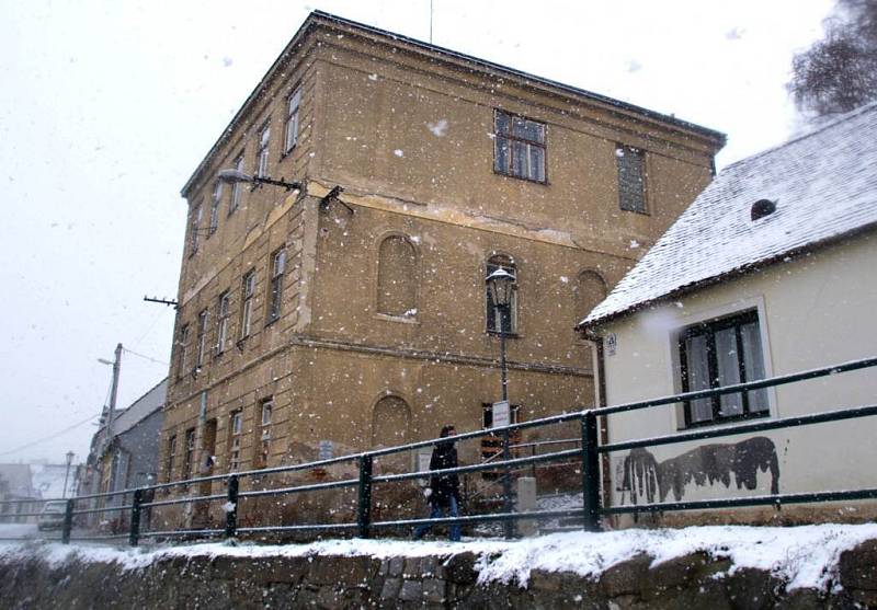 Bývalou židovskou nemocnici ve zchátralém stavu snad čeká rekonstrukce 