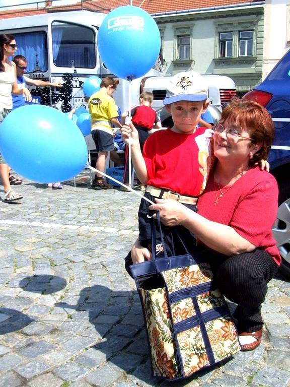 Den s Deníkem probíhal na moravskobudějovickém náměstí. Každý se mohl příchozí zapojit do soutěže o novou Škodu Fabii.