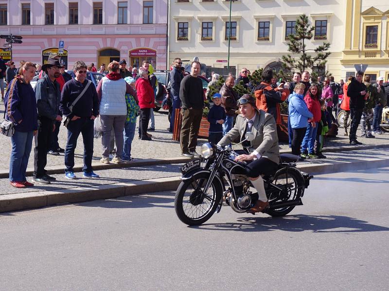 Sraz veteránů na Karlově náměstí v Třebíči.