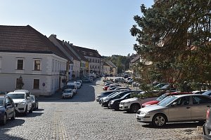 V Náměšti nad Oslavou upraví parkování v centru města