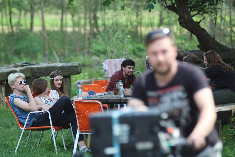 Natáčení filmu Cena za štěstí ve Skalákově mlýně u Meziříčka.